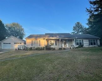 Charming ranch-style home in the City of Woodstock, GA