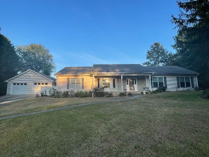 Charming ranch-style home in the City of Woodstock, GA