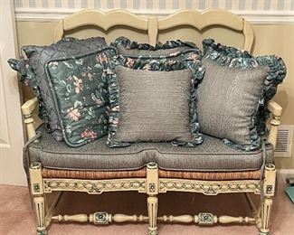 Vintage French Provincial 2-seat Bench, Neutal colored and Real Wood, Solid base.