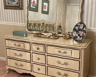 Thomasville Furniture Mid-century French Provincial Dresser & Mirror (1962); Neutral color with solid wood frame and brass hardware. GREAT CONDITION!!!