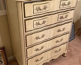 Thomasville Furniture Mid-century French Provincial Chest (1962); Neutral color with solid wood frame and original brass hardware. 5 Drawers; GREAT CONDITION!!!