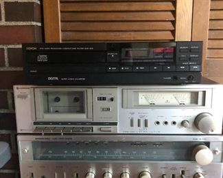 Denon Compact Disc Player DCD-1000, Hitachi D-E10 Cassette, Samsung SS-3490.