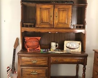 2 Piece Desk with Hutch (H77.1/2in x W44.1/4in x D 18.1/8in)