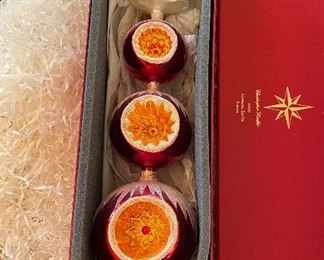 Christopher Radko 94)  "Supreme Santa Finial" 2000  600. 