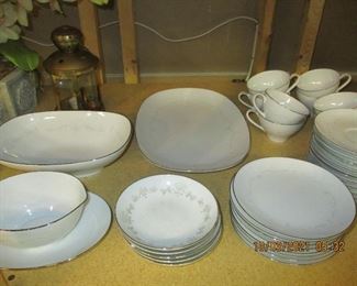Noritake whitebrook dish set