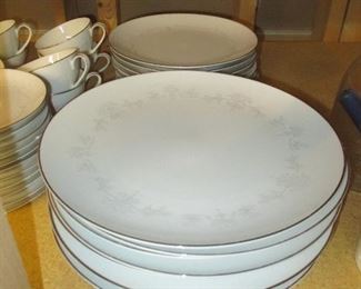 Noritake dish set