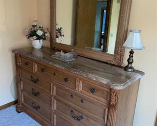 Thomasville Bedroom Set Dresser & Mirror!