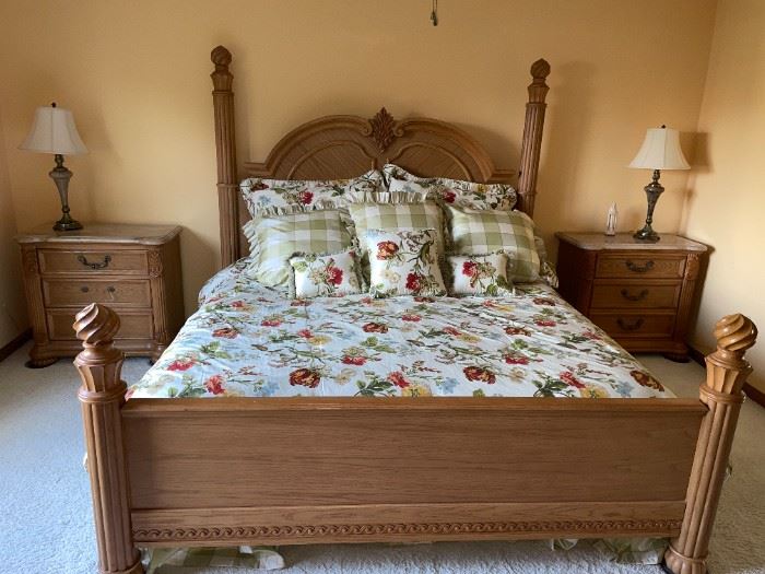 Thomasville Bedroom Set King Bed & Night Stands!