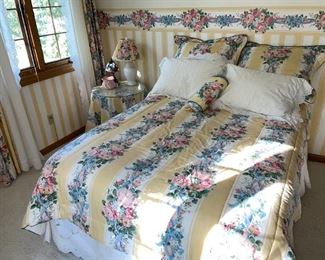 Beautiful Double Bed w/Linens & Curtains to Match!