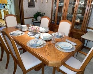 Arcese Brothers Solid Oak Dining Table w/6 Chairs & 2 Leafs!
