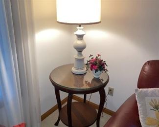 Wood/Glass Accent Table!