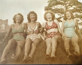 Vintage Photo: Women, Colorized