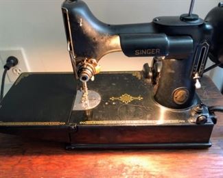 Singer Featherweight 221. Powers on, hand wheel and motor both move needle. Belt is slightly loose.