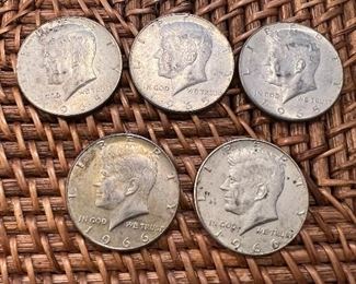 Lot 30 1965 (3) 1966(2) Kennedy Half Dollar 5/$25 ungraded circulated coins 40% silver
