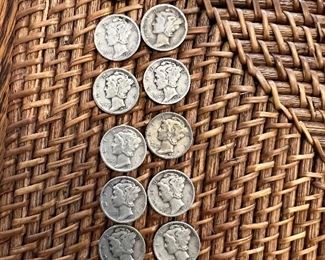 Lot 43 14 Mercury Dimes ranging from 1920 to 1940 $42
Circulated Ungraded coins 90% silver 