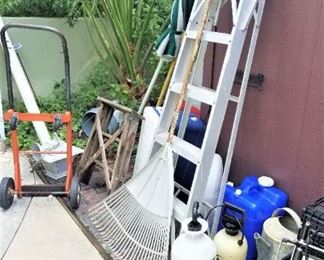 LADDERS AND GARDEN TOOLS, PATIO UMBRELLA