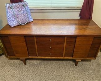 Mid Century Modern Cedar Lined Hope Chest/Blanket Chest