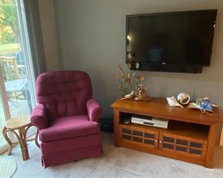 Swivel Chair, TV Stand, LG TV, Miscellaneous Décor