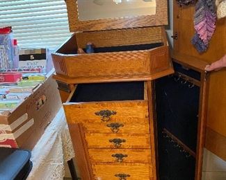 Lots of Jewelry Storage!