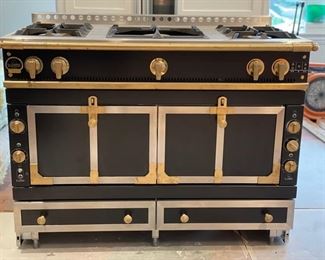 La Cornue Chateau 120 Range. Gas. 5 Burners. Measures 48" W x 31" D (27.5" from oven to wall when installed). Photo 1 of 10.
