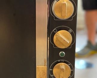 La Cornue Chateau 120 Range. Gas. 5 Burners. Measures 48" W x 31" D (27.5" from oven to wall when installed). Photo 7 of 10.