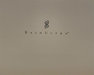 Bain Ultra Soaker Tub. Measures 71" L x 41" W x 22" D. Photo 2 of 3.