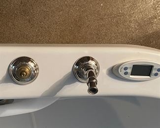 Bain Ultra Soaker Tub. Measures 71" L x 41" W x 22" D. Photo 3 of 3.