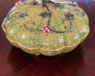 Antique Chinese Bowl. Circa 1880. Photo 1 of 2.