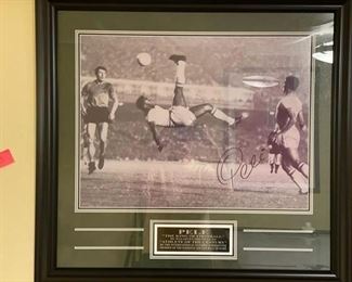 Framed autographed black & white Pele photo. Photo 1 of 3.