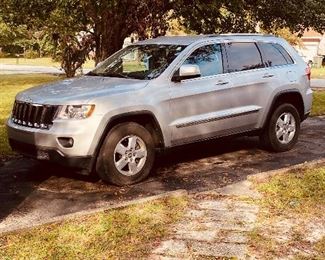 2012 Grand Cherokee Jeep 4x4 low miles!