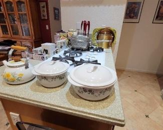Casserole Dishes in like new condition 