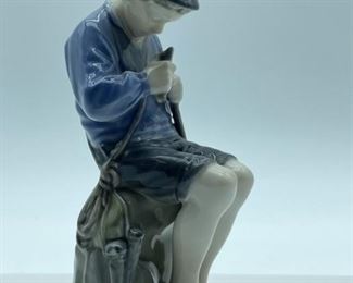 ROYAL COPENHAGEN PORCELAIN FIGURINE 905 7"