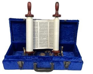 VINTAGE JUDAICA HEBREW SCROLL IN CASE 21"