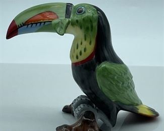 LYNN CHASE HOLLOHAZA PORCELAIN TOUCAN FIGURINE 7"