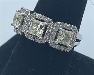 SILVER AND CRYSTAL FASHION RING SZ 8