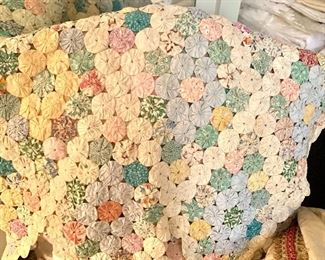Vintage YoYo Quilt Table Runner & Throw/Tablecloth