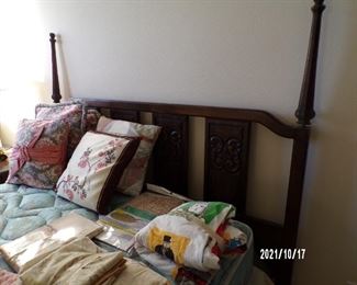 queen bed w/matching pieces