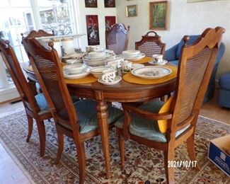 dining table w/6 chairs