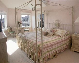 Beautiful bedroom - king bed
