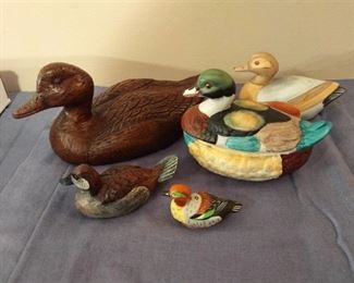 Red Mill Mfg Carved Duck with Assorted Duck Decor
