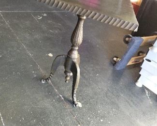 1 small metal table 