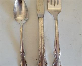 Rogers & Sons silver plate set of 7 (4 forks, 2 spoons, 1 Knife) $8