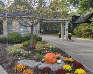 Auburn Knolls Entrance Fall