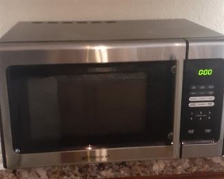 Emerson 900 W microwave