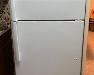 GE Refrigerator (w/out icemaker)