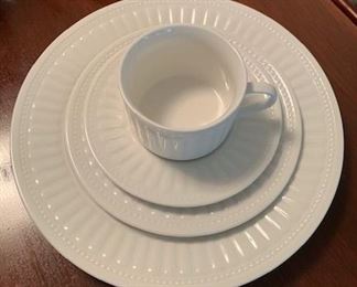 Oneida "Ariel" - (12) 4-pc place settings