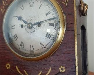 Mantel clock