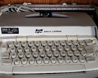 Smith-Corona SCM 200 ~Portable Electric Typewriter w/Case