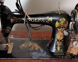 1910 Singer Sewing Machine with table Serial F 597892