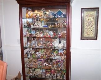 COLLECTION OF NATIVITY SETS & CURIO